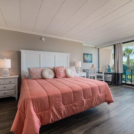 Ground Floor Ocean Front Studio - Caravelle Resort 124 マートルビーチ エクステリア 写真