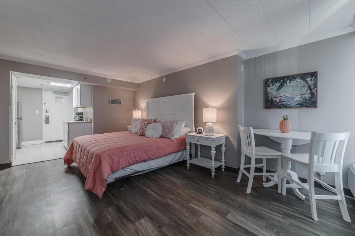 Ground Floor Ocean Front Studio - Caravelle Resort 124 マートルビーチ エクステリア 写真